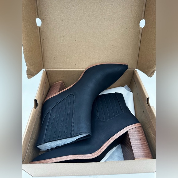 Black Booties Chunky Block Wood Heel Pointed Toe Ankle Boots - Picture 8 of 8